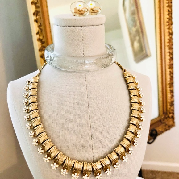 Vintage Jewelry Lot Lucite Bracelet & Flower Necklace - Picture 11 of 16